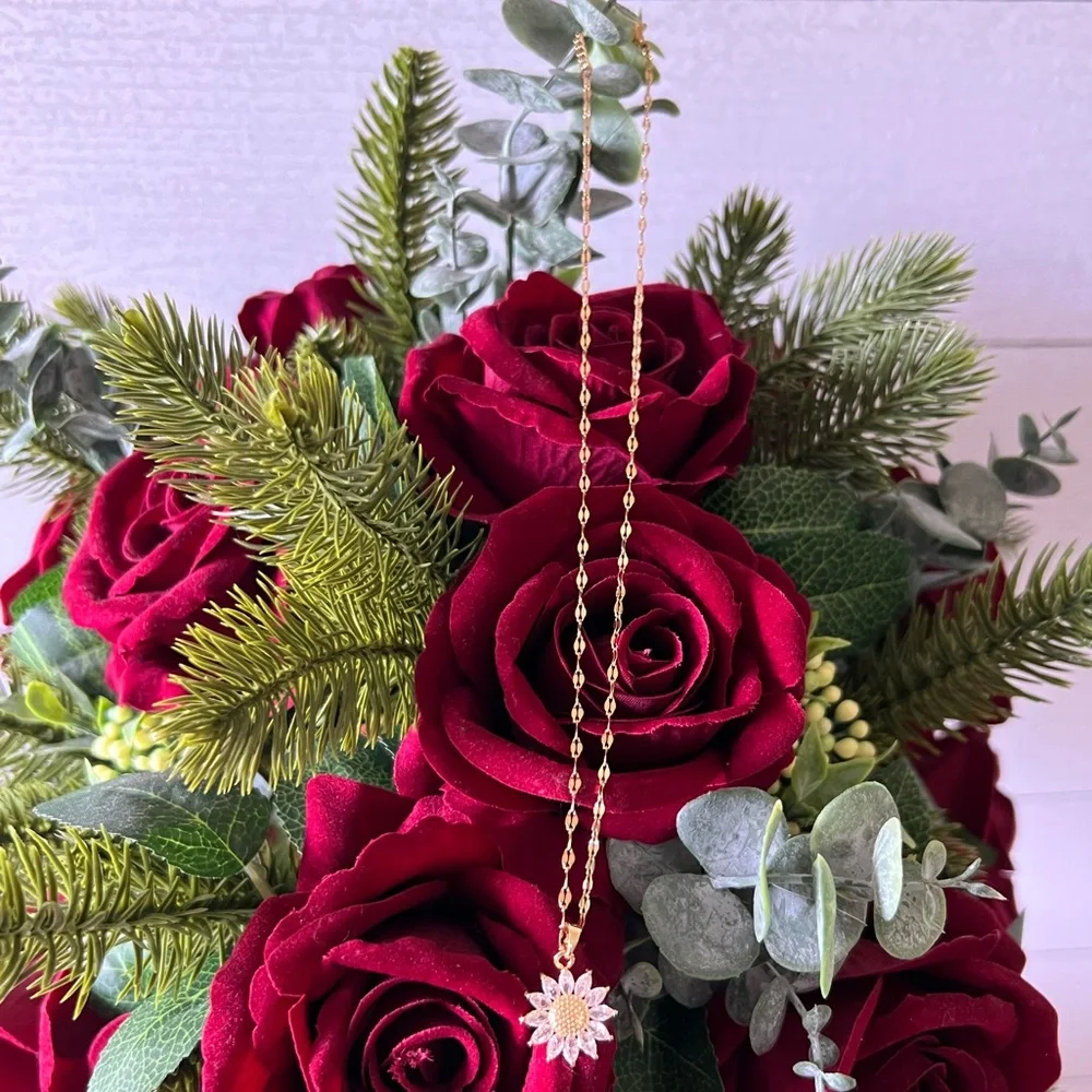 BEAUTIFUL Sunflower Pendant necklace - COMPLIMENTS WILL BE RECEIVED when worn! - Picture 3 of 10